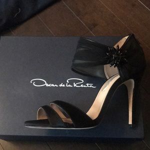 Black ‘Melissa’ Oscar de la Renta Heels